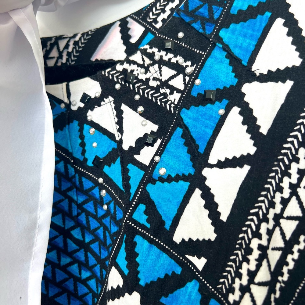 Cotton Contemporary  top with geo pattern and sparkle embellishments Xl ptp 24” - Picture 5 of 5